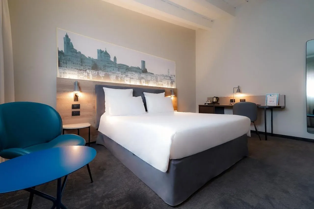 Mercure Bergamo Centro Palazzo Dolci 4*,  İtalya