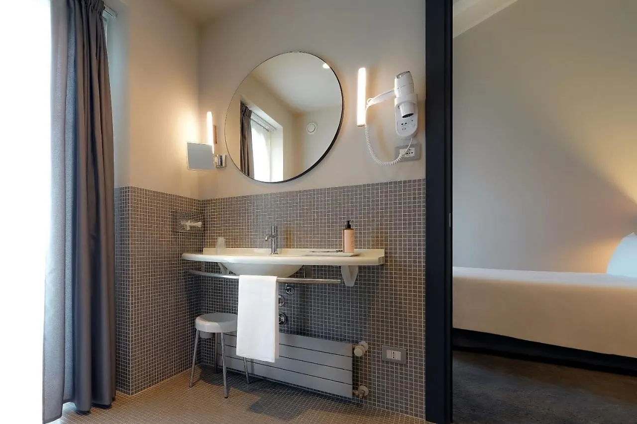 Mercure Bergamo Centro Palazzo Dolci 4*,  İtalya