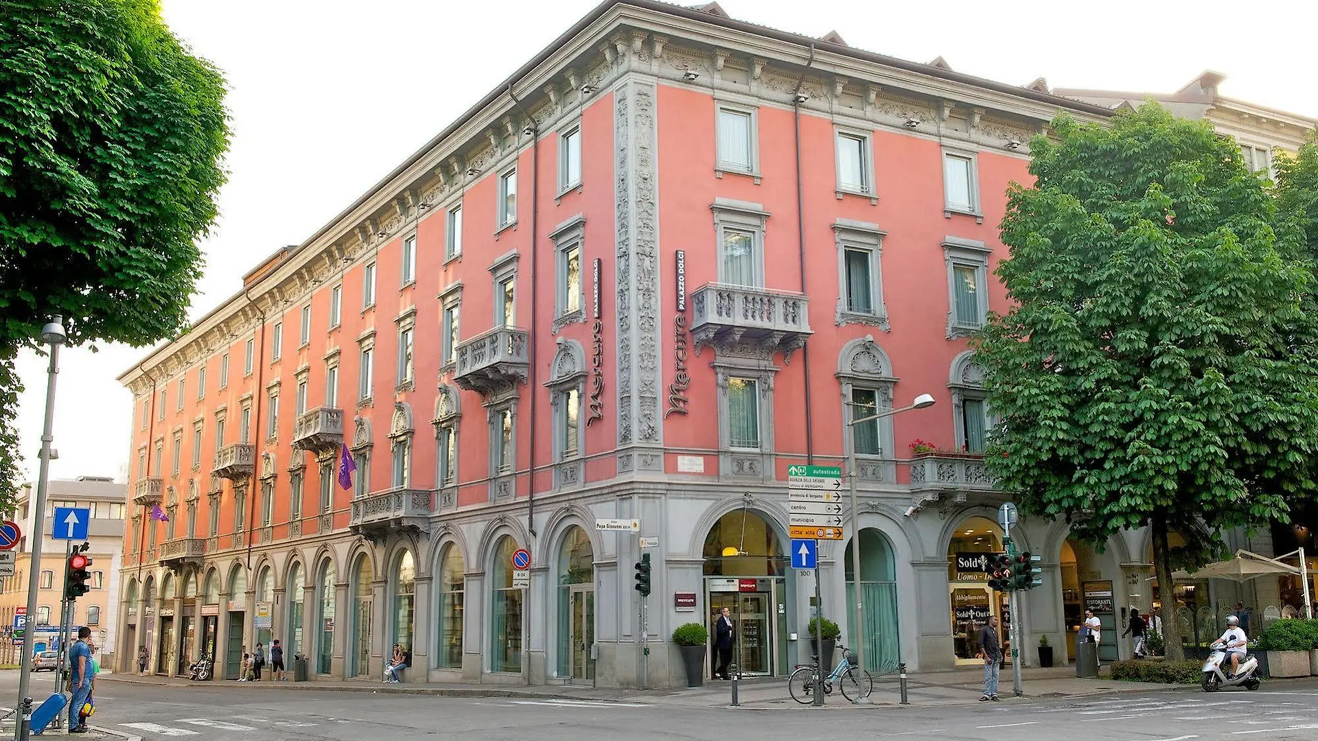 Mercure Bergamo Centro Palazzo Dolci 4*,